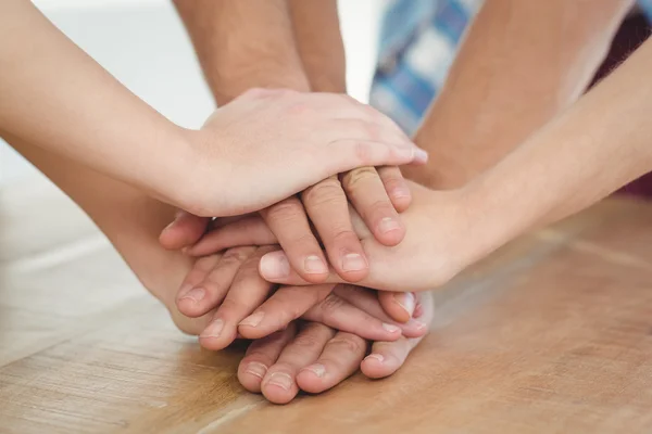 Mani tagliate di uomini d'affari — Foto Stock