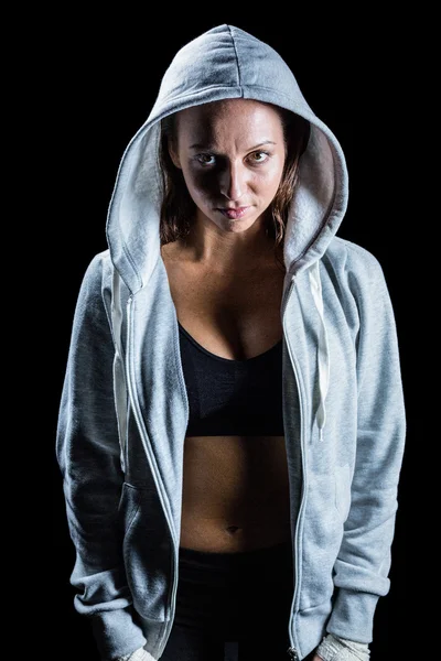 Retrato de atleta femenina en capucha — Foto de Stock