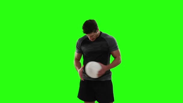 Joueur de rugby sérieux avec balle — Video