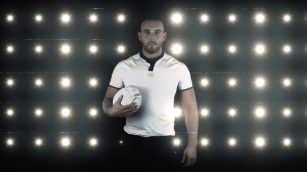 Seriöser Rugbyspieler bringt Rugbyball — Stockvideo