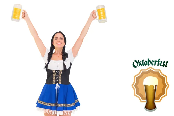 Oktoberfest κοπέλα που κρατά μπύρα κούπες — Φωτογραφία Αρχείου