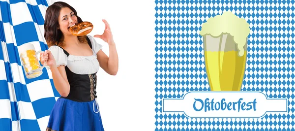 Oktoberfest flicka håller beer tankard — Stockfoto