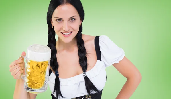 慕尼黑啤酒节女孩抱着啤酒啤酒杯 — 图库照片