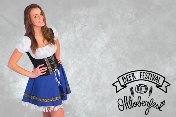 Oktoberfest chica sonriendo a la cámara — Foto de Stock