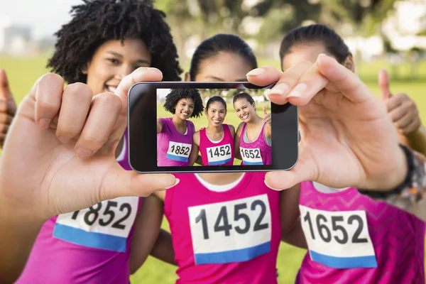 Hand holding smartphone showing — Stock Photo, Image