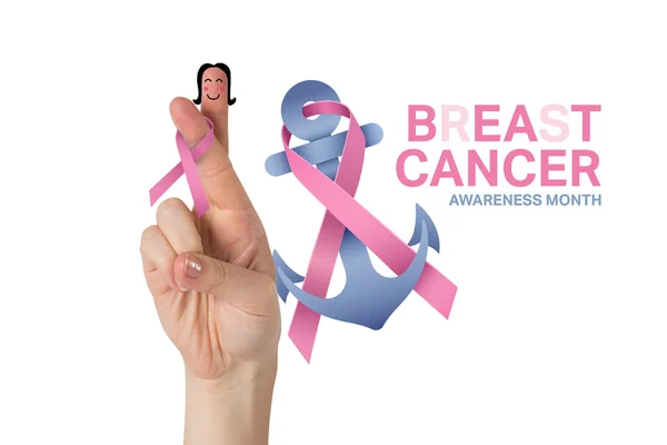 Korsade fingrar med breast cancer band — Stockfoto