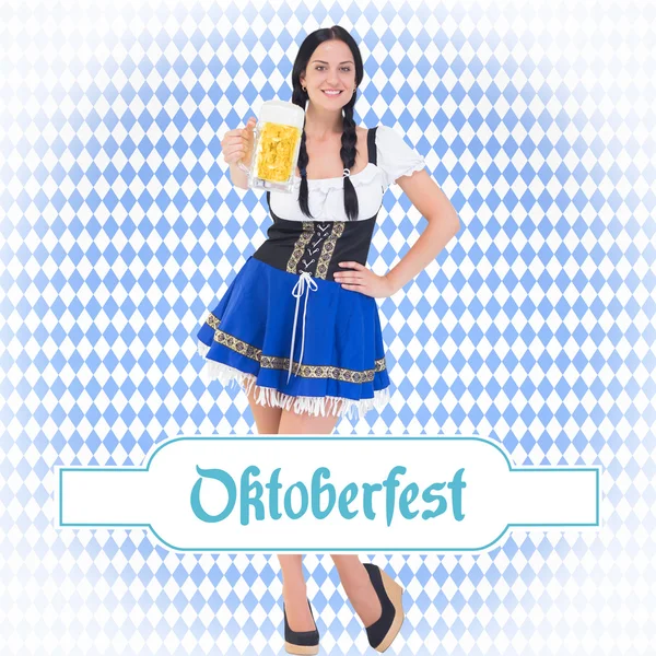 Oktoberfest flicka håller beer tankard — Stockfoto