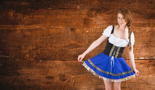 Oktoberfest tjej sprida hennes kjol — Stockfoto