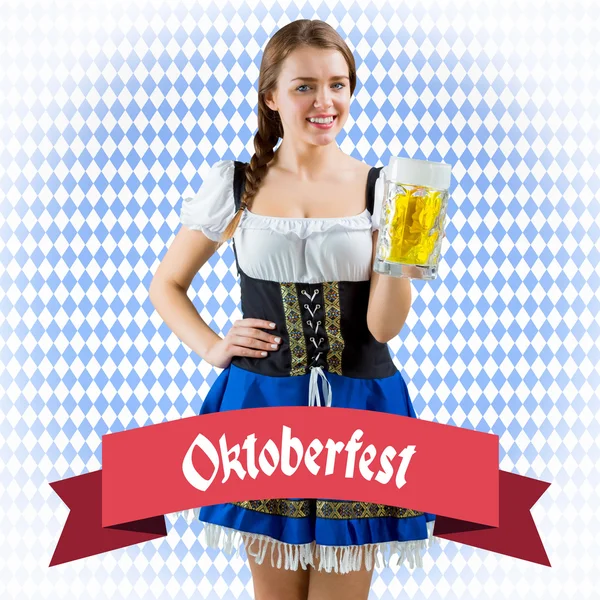 Oktoberfest-Mädchen mit Bier — Stockfoto