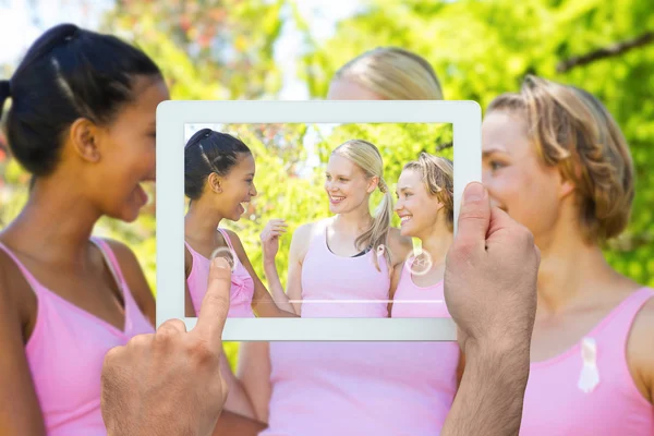 Imagen compuesta de la mano que sostiene la tableta pc —  Fotos de Stock