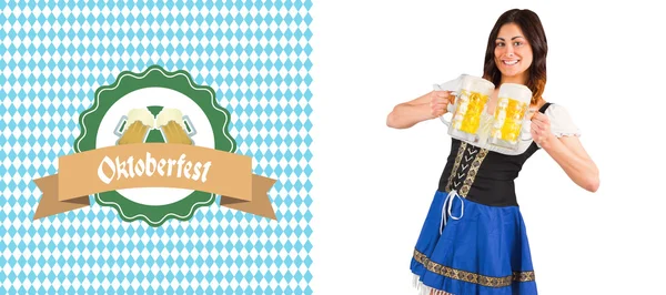 Oktoberfest bira tankards tutan kız — Stok fotoğraf