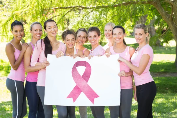 乳房癌意識メッセージの合成画像 — ストック写真
