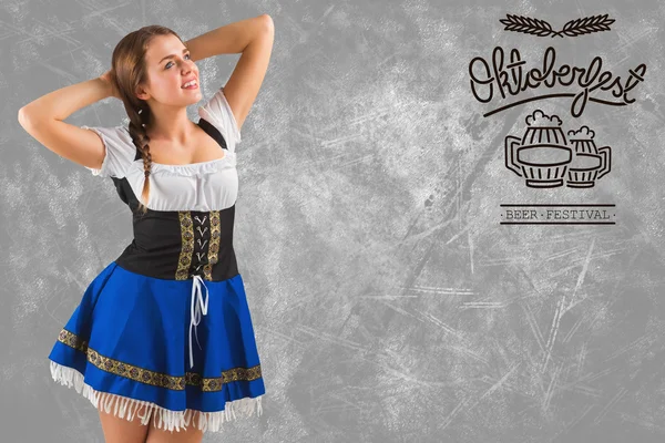 Gülümseyen güzel oktoberfest kız — Stok fotoğraf