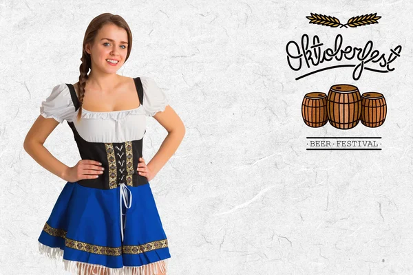 Oktoberfest dívka se usmívá na kameru — Stock fotografie