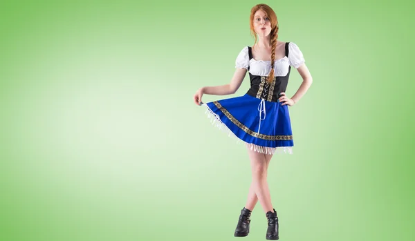 Oktoberfest Mädchen breitet ihren Rock aus — Stockfoto