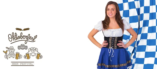 Oktoberfest flickan ler mot kameran — Stockfoto