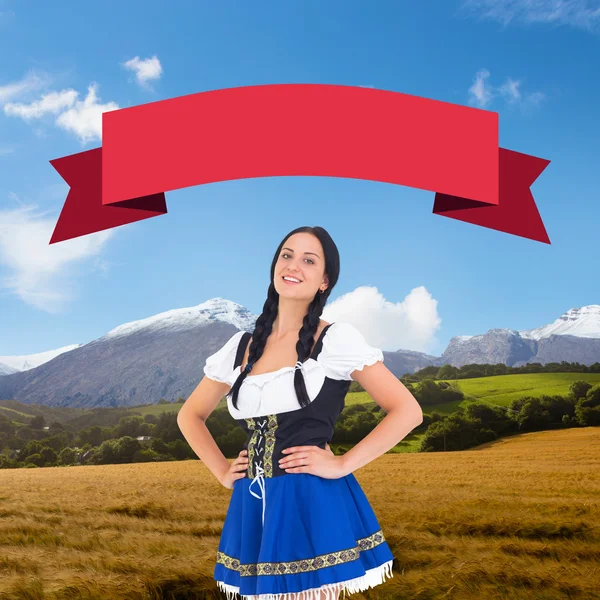 Oktoberfest chica sonriendo a la cámara —  Fotos de Stock