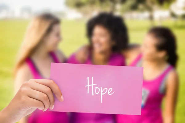 Corredores rindo apoiar a maratona do câncer de mama — Fotografia de Stock