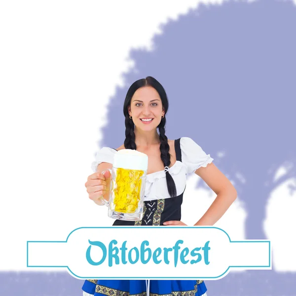 Oktoberfest fille tenant réservoir de bière — Photo