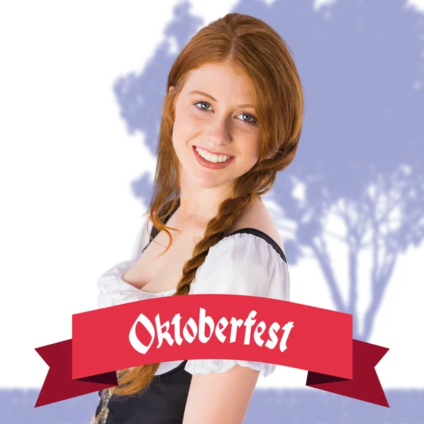 Oktoberfest chica sonriendo a la cámara — Foto de Stock