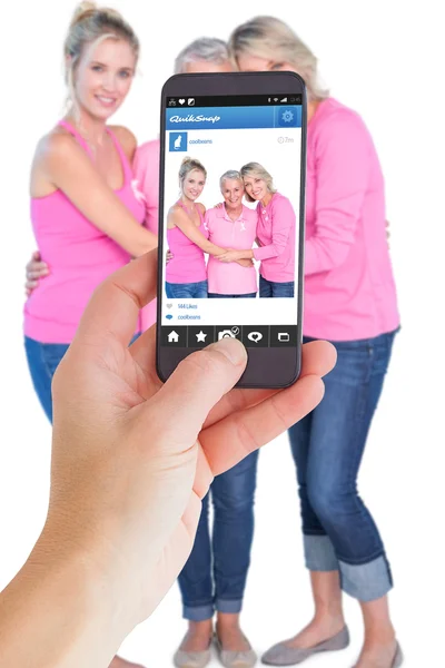 Mano femminile che tiene uno smartphone — Foto Stock