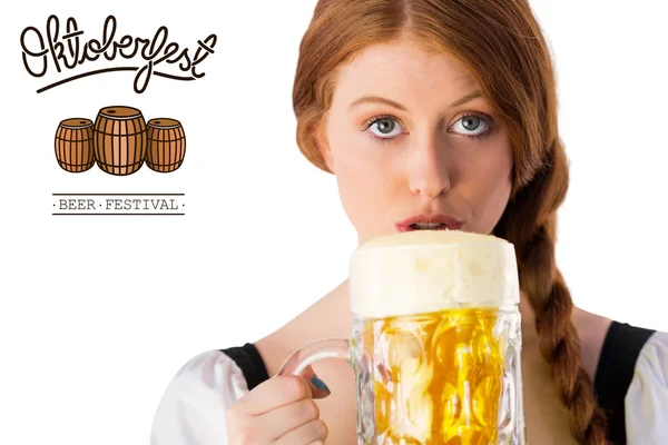 Oktoberfest tjej dricka kannan öl — Stockfoto