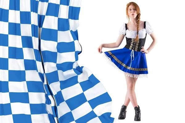 Oktoberfest fille écartant sa jupe — Photo