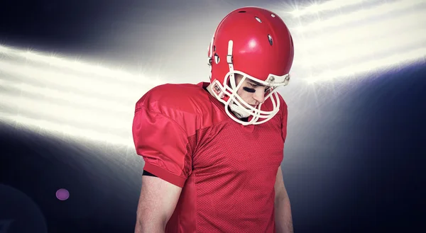 Unlächelnder amerikanischer Fußballspieler — Stockfoto