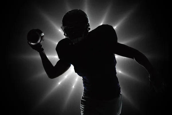 Sportif lancer football — Photo