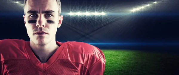 Portrait d'un footballeur américain sérieux — Photo