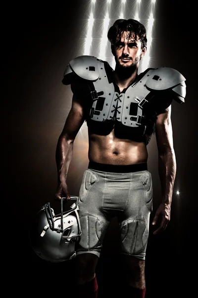 Jugador de fútbol americano sin camisa con relleno —  Fotos de Stock
