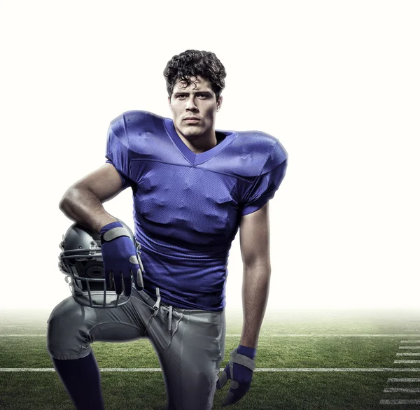 Determinato giocatore di football americano con mano sul casco — Foto Stock
