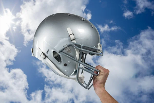 American football speler overhandigen zijn helm Splinter — Stockfoto