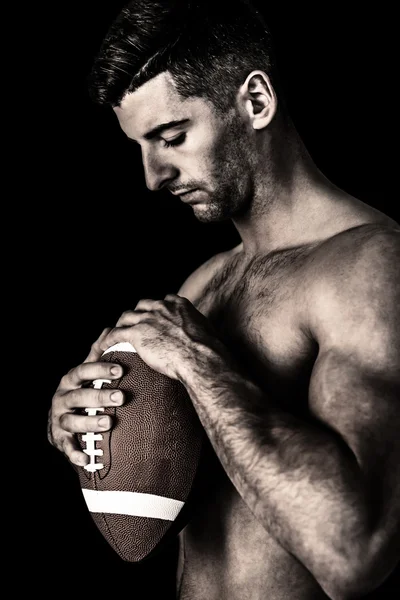 Imagen compuesta del jugador de rugby sosteniendo la pelota mientras mira d —  Fotos de Stock