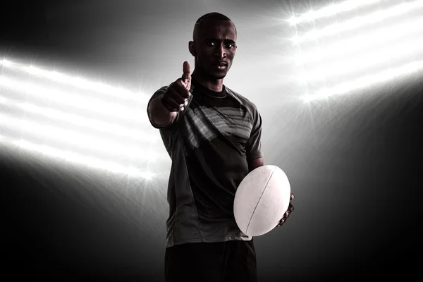 Jogador de rugby confiante mostrando polegares para cima — Fotografia de Stock