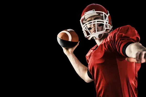 Jugador de fútbol americano lanzar fútbol — Foto de Stock