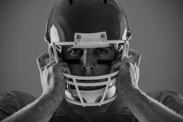 American football player looking at camera — Stock Photo, Image