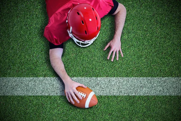 Jogador de futebol americano tentando marcar — Fotografia de Stock