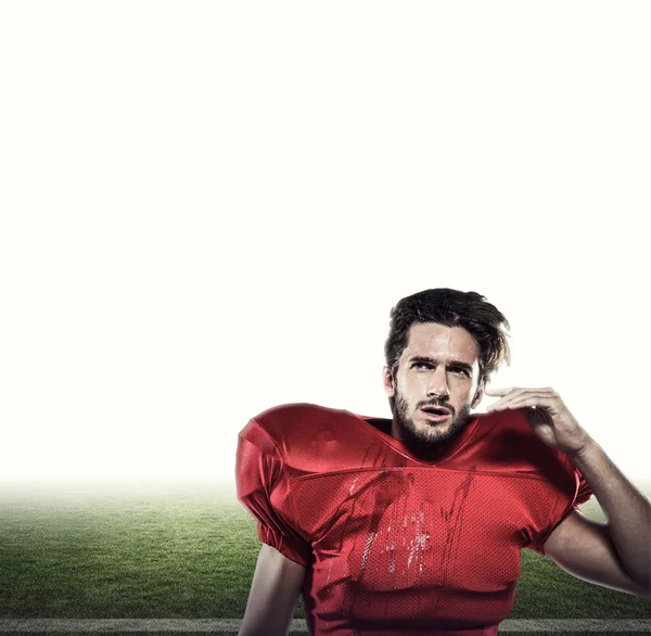 Jogador de futebol americano molhado — Fotografia de Stock