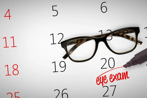 Examen des yeux contre lunettes de lecture — Photo