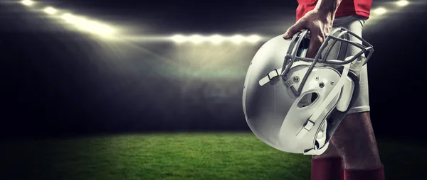 Giocatore di football americano con casco — Foto Stock