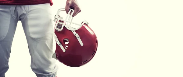 Американский футболист берет свой шлем — стоковое фото