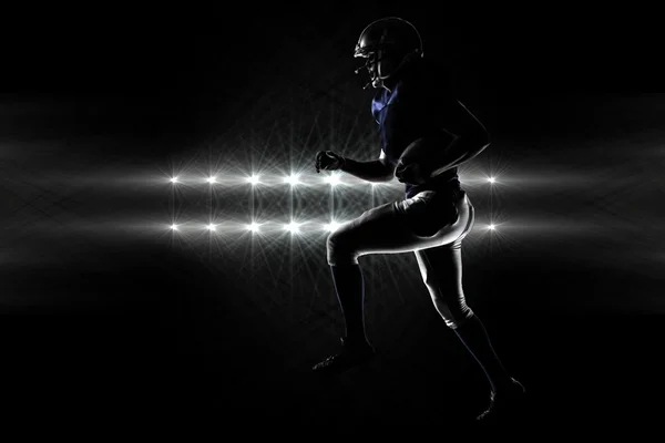 Silhuett av amerikansk fotboll spelare runing — Stockfoto