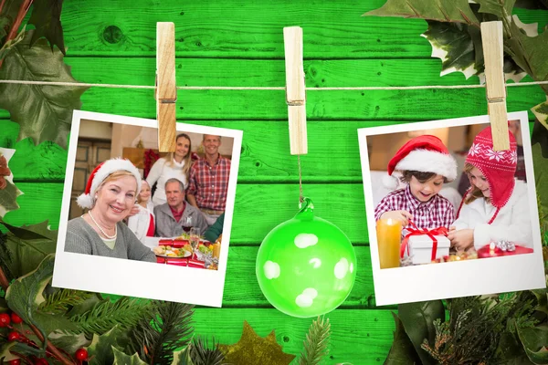 Hängande jul bilder mot gröna plankor — Stockfoto
