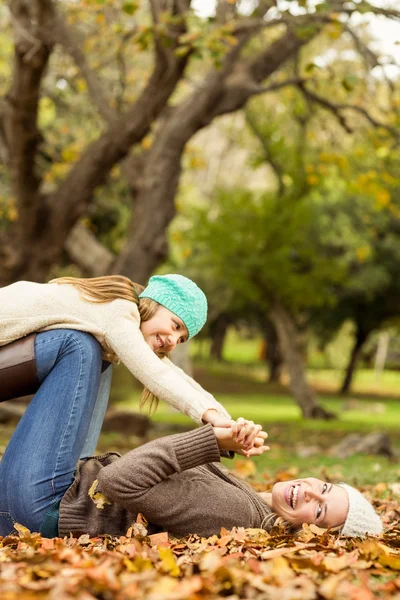 Giovane madre con sua figlia — Foto Stock