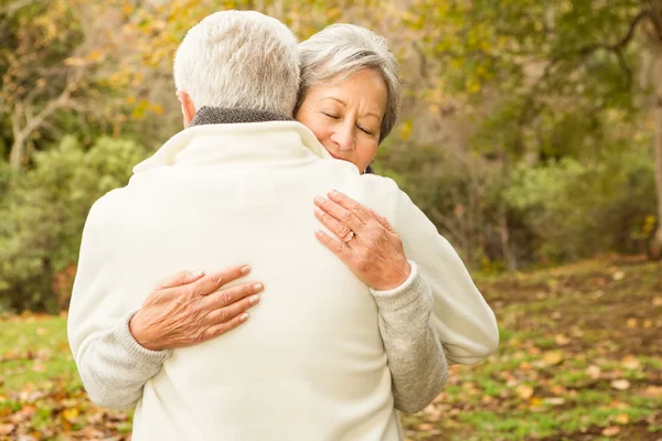 Senior par i parken — Stockfoto