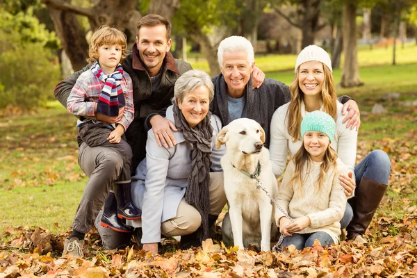 Retrato de uma família extensa — Fotografia de Stock