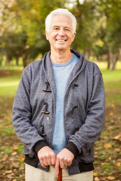 Senior man in the park — Stock Photo, Image