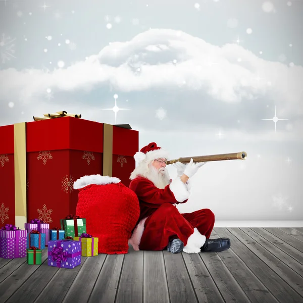 Santa patrząc przez teleskop — Zdjęcie stockowe