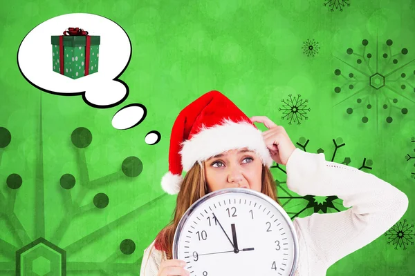 Image composite de blonde festive montrant une horloge — Photo